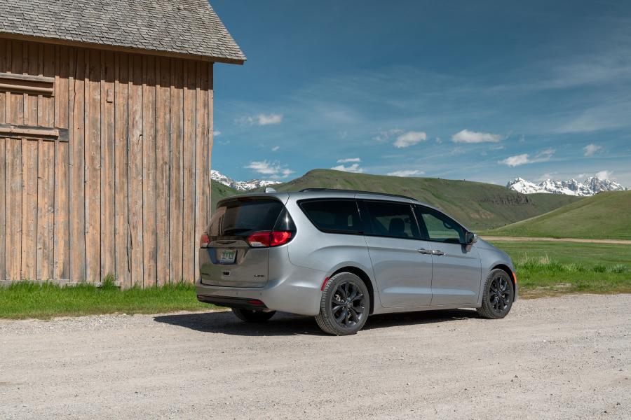  Chrysler Pacifica Limited S Appearance Package (RU) 2017 года  (фото 25 из 40)